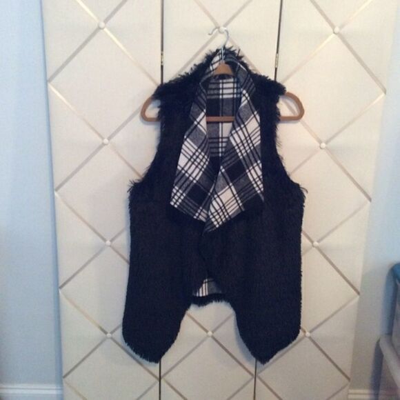 3 for $25! Faux Fur and Flannel Reversible Vest! - Picture 1 of 7